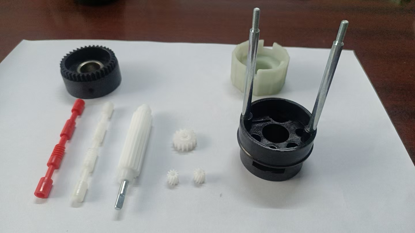 Real component system with gears, shafts and housings